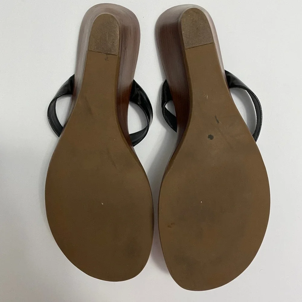 Tory Burch Wedge Sandals Womens 9.5 Black Tan Leather Gold Logo Thong Resortwear